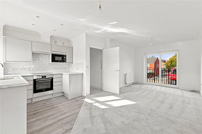 2 Bedroom Flat For Sale In Longley Road, London, SW17