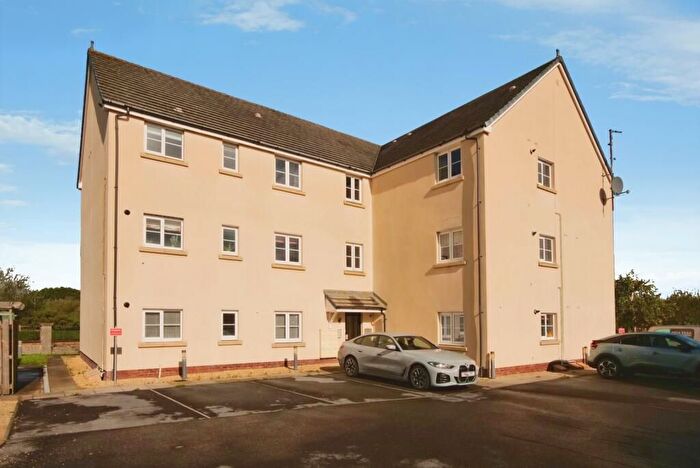 2 Bedroom Flat For Sale In Rhodfa'r Ceffyl, Kidwelly, SA17