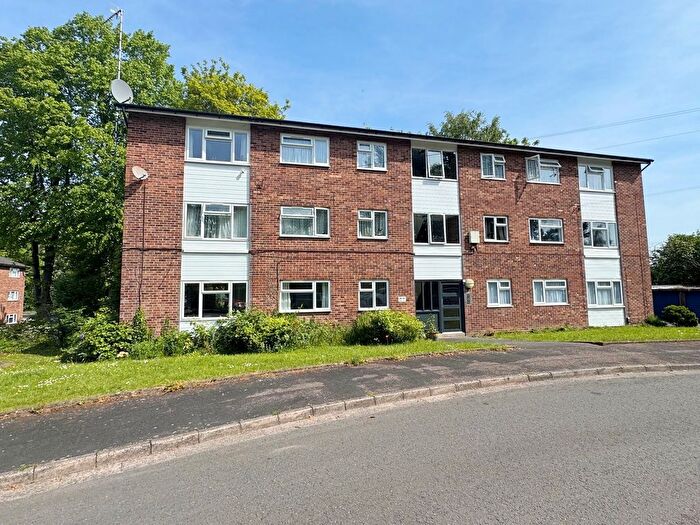 2 Bedroom Flat For Sale In Webster Avenue, Kenilworth, CV8