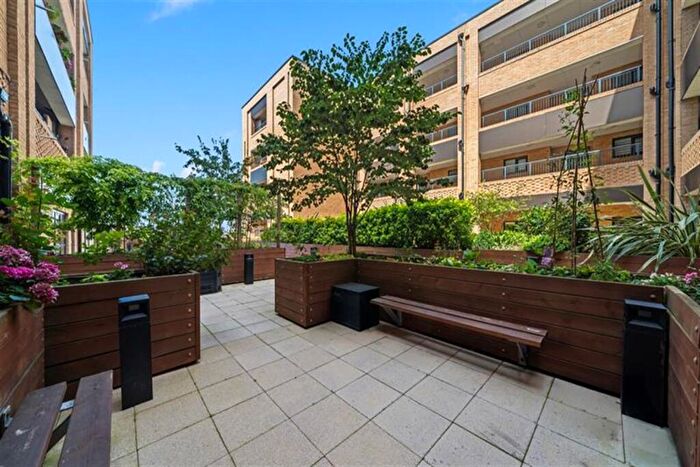 2 Bedroom Flat To Rent In Apartment, Button House, Wallington, SM6