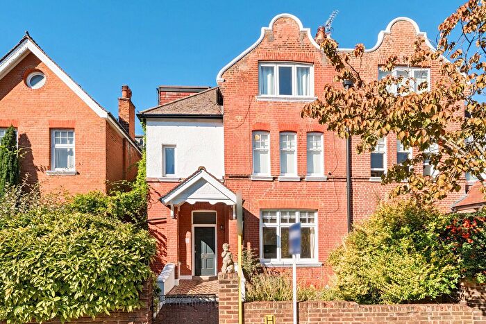 2 Bedroom Flat For Sale In Holmbush Road, Putney, London, SW15