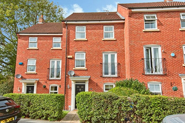 4 Bedroom Town House For Sale In Prestwick Way, Chellaston, Derby, Derbyshire, DE73