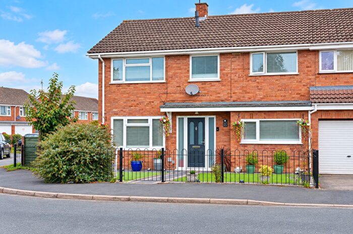 4 Bedroom Semi-Detached House For Sale In Elmbury Drive, Tewkesbury, GL20