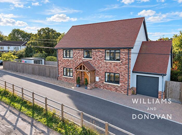 4 Bedroom Detached House For Sale In Hollywood Mews, Thundersley, Benfleet, SS7