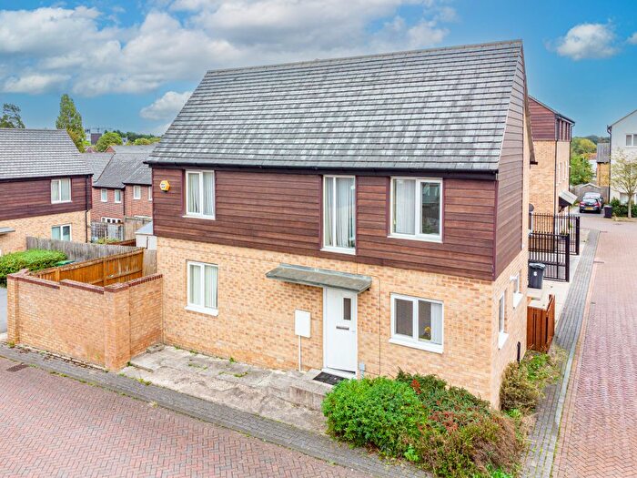 2 Bedroom Terraced House For Sale In Oaklands Crescent, Leeds, LS8