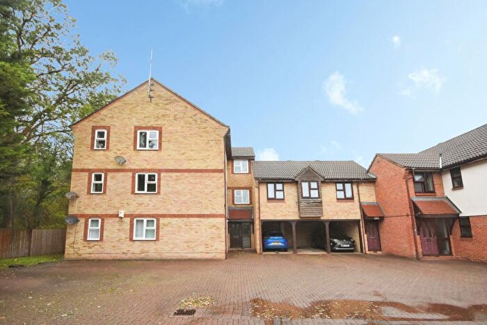 2 Bedroom Flat For Sale In Wood Green, Basildon, Essex, SS13