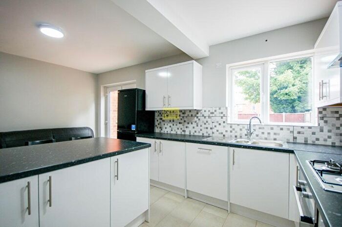 5 Bedroom Semi-Detached House To Rent In Windrush Grove, Selly Park, Birmingham, B29