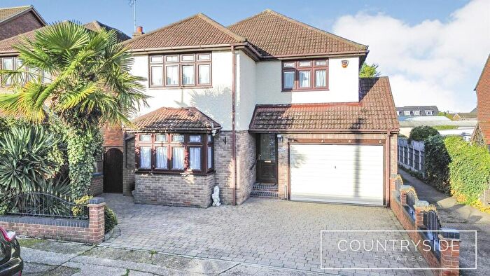 4 Bedroom Detached House For Sale In Gifford Road, Benfleet, SS7