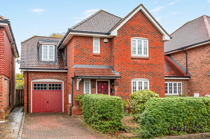 4 Bedroom Detached House For Sale In Chertsey, Surrey, KT16