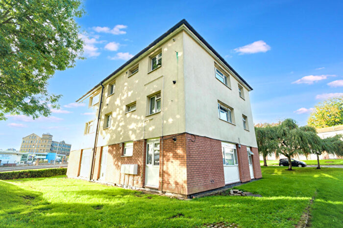 1 Bedroom Flat For Sale In E Hawkshead Drive, Hawkshead, Bradford, West Yorkshire, BD5