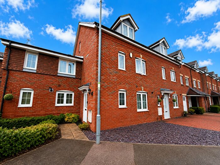4 Bedroom Terraced House For Sale In Watling Gardens, Dunstable, LU6