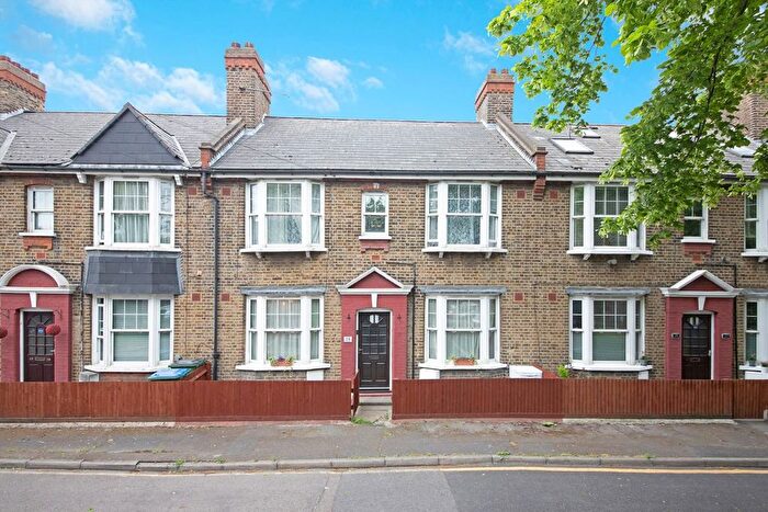 2 Bedroom Flat To Rent In Derrick Gardens, Charlton, SE7