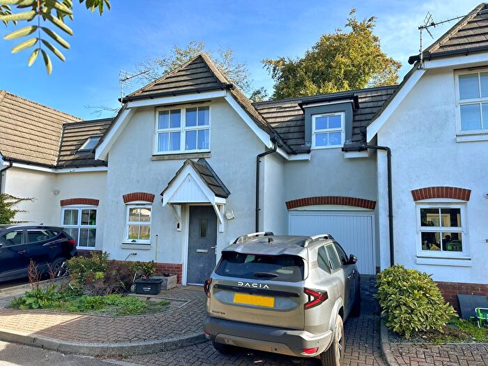 3 Bedroom Semi-Detached House For Sale In Oaklands Mead, Totton, SO40