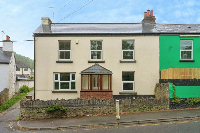 4 Bedroom Semi-Detached House For Sale In Hooe Road, Plymouth, PL9