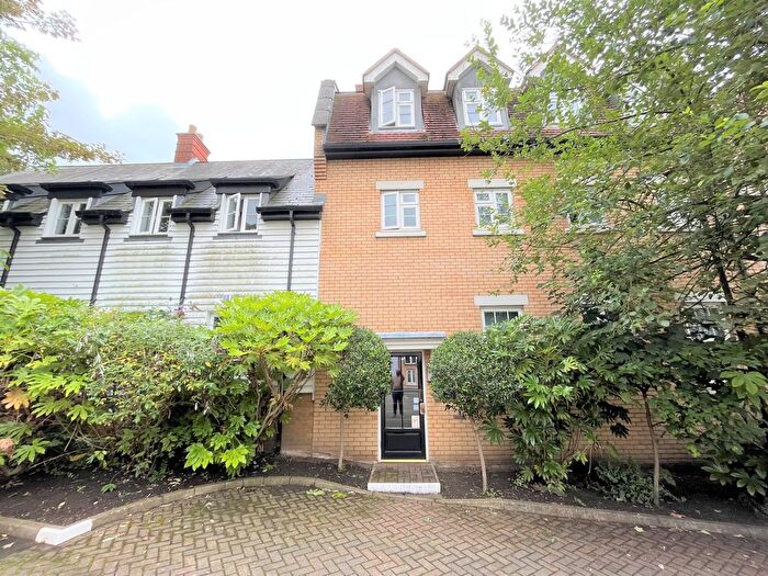 1 Bedroom Flat To Rent In Roche Close, Rochford, SS4