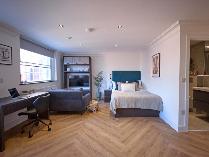 Apartment To Rent In Apt, - Cookridge Street #, LS2