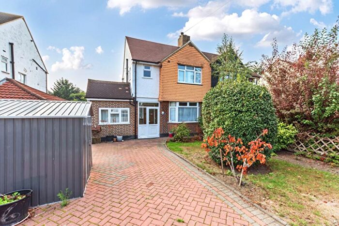 4 Bedroom Semi-Detached House For Sale In Packmores Road, London, SE9