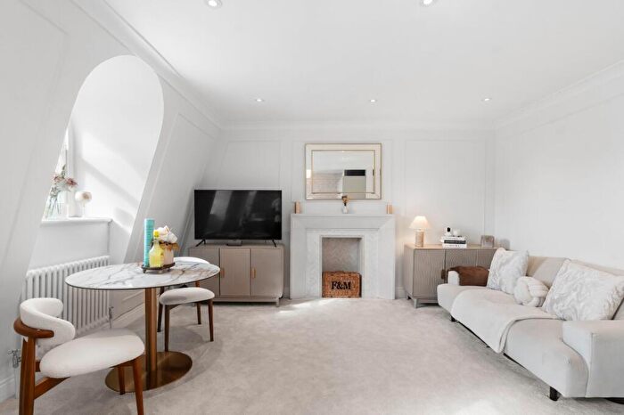 1 Bedroom Terraced House For Sale In Westgate Terrace, Chelsea, SW10