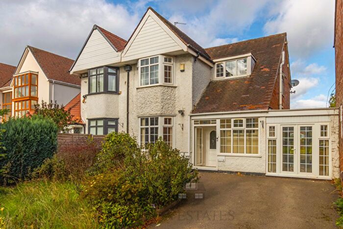 3 Bedroom Semi-Detached House For Sale In Highfield Road, Hall Green, Birmingham, West Midlands, B28