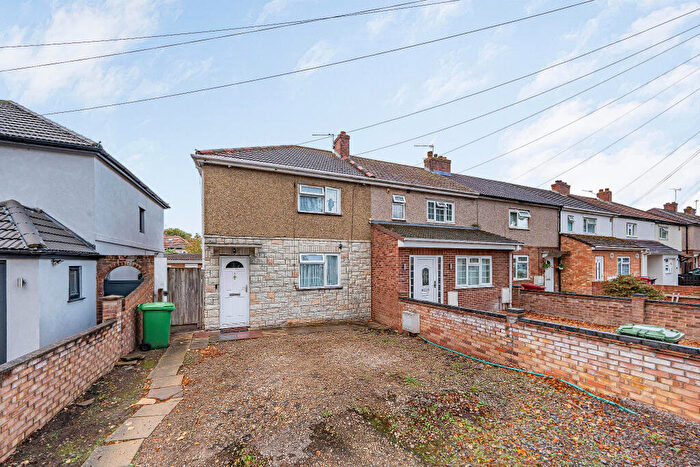 3 Bedroom End Of Terrace House For Sale In Off Farnham Road, SL2