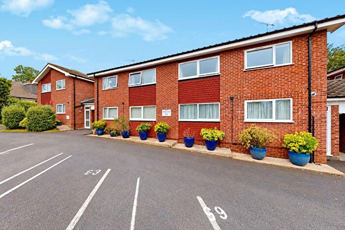 2 Bedroom Flat For Sale In The Knoll, Waxwell Lane, HA5