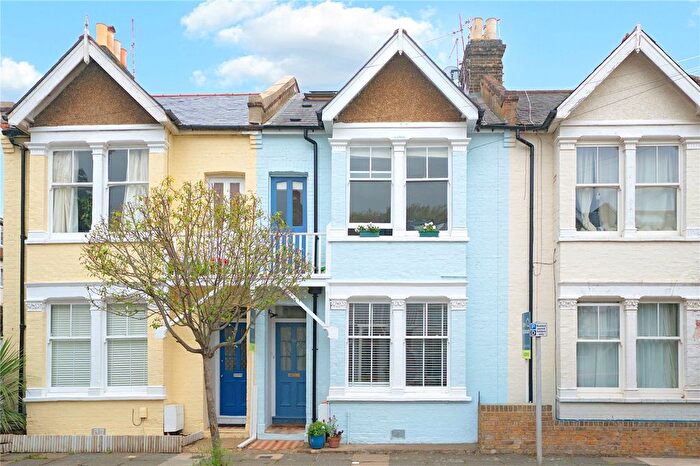 3 Bedroom Flat For Sale In Seymour Gardens, Twickenham, TW1