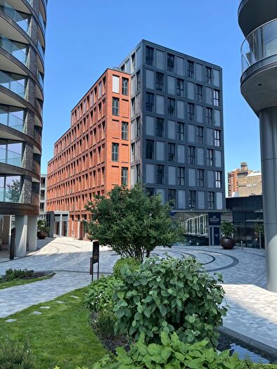 2 Bedroom Flat For Sale In Waverley Square, London, SW10