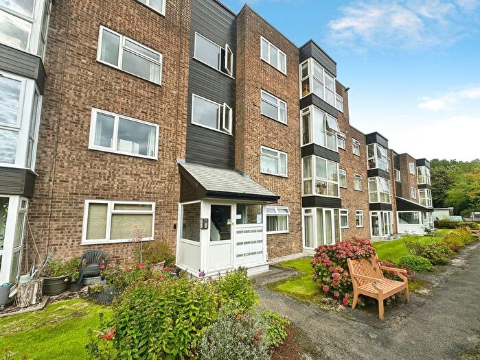 2 Bedroom Flat For Sale In Daisyfield Court, Bury, BL8