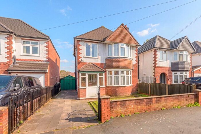3 Bedroom Detached House For Sale In Claremont Road, Sedgley, DY3