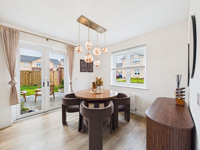 3 Bedroom Semi-Detached House For Sale In Millcraig Cres, Winchburgh, EH52