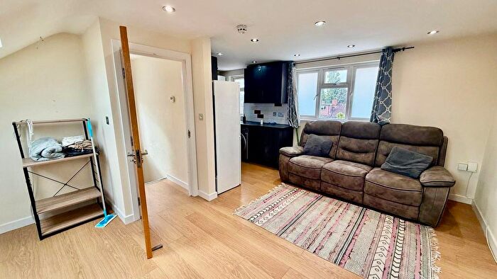 3 Bedroom Flat To Rent In Southdown Crescent, Harrow, Middlesex, HA2