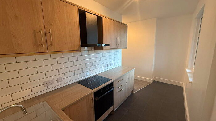 2 Bedroom Flat To Rent In Dykes Lane, Sheffield, S6