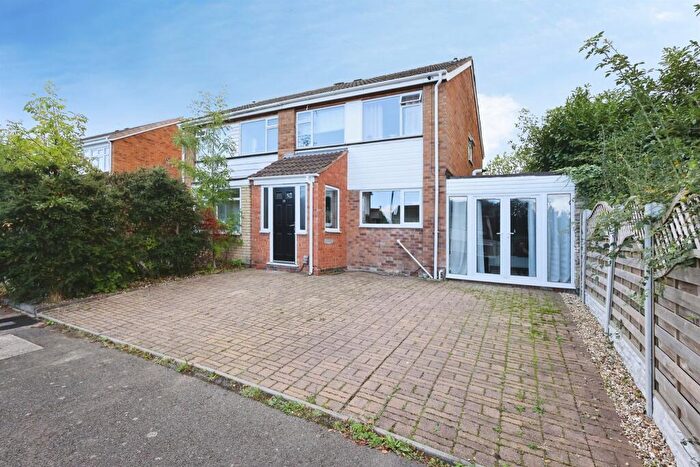 3 Bedroom Semi-Detached House For Sale In The Orchard, Birmingham, B37