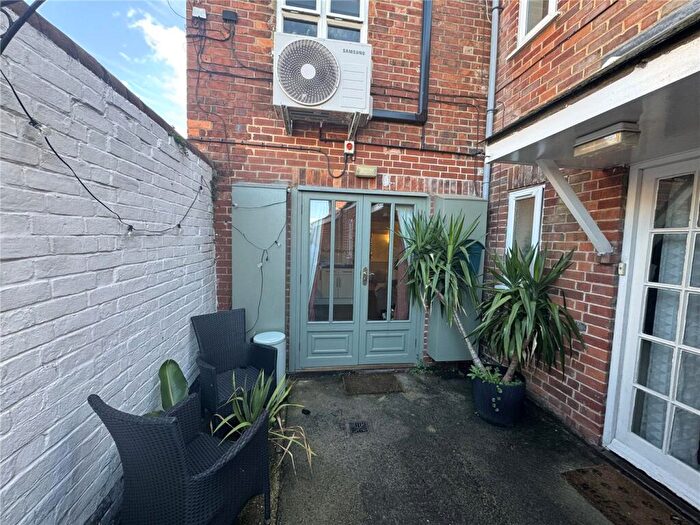 1 Bedroom Apartment To Rent In Park Street, Salisbury, Wiltshire, SP1