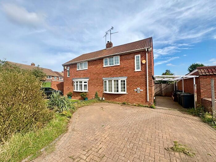 3 Bedroom Semi-Detached House For Sale In Mossbank Avenue, Luton, LU2