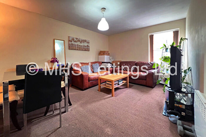 3 Bedroom Flat To Rent In B Woodsley Road, Leeds, LS2
