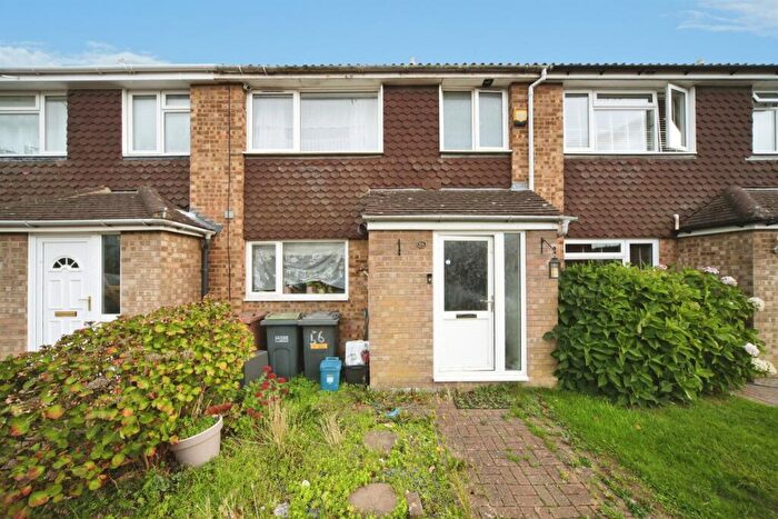 3 Bedroom Terraced House For Sale In Telscombe Way, Luton, LU2