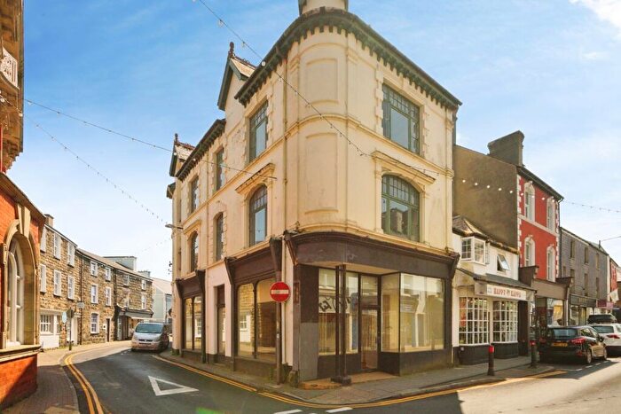 End Of Terrace House For Sale In High Street, Pwllheli, Gwynedd, LL53