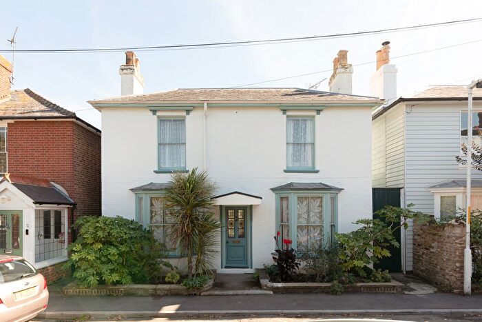 4 Bedroom Detached House For Sale In Swanfield Road, Whitstable, CT5