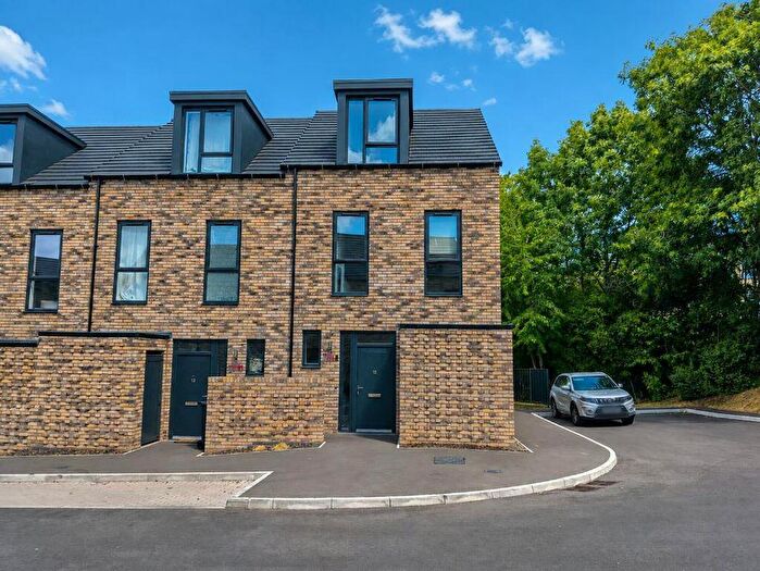 3 Bedroom End Of Terrace House For Sale In Lucas Close, Birmingham, B12