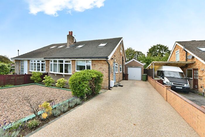 4 Bedroom Semi-Detached Bungalow For Sale In Thornleigh Avenue, Wakefield, WF2