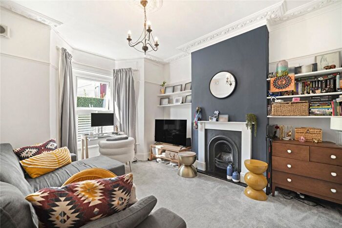 1 Bedroom Flat For Sale In Noyna Road, SW17