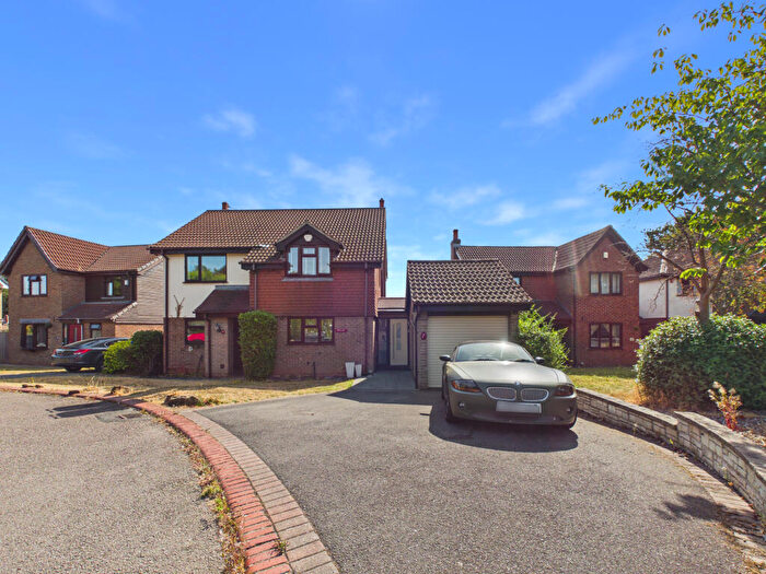 3 Bedroom Semi-Detached House For Sale In Timsbury Court, Oakwood, DE21