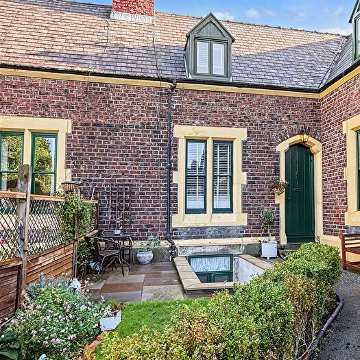 3 Bedroom Terraced House For Sale In Mariners Cottages, South Shields, NE33