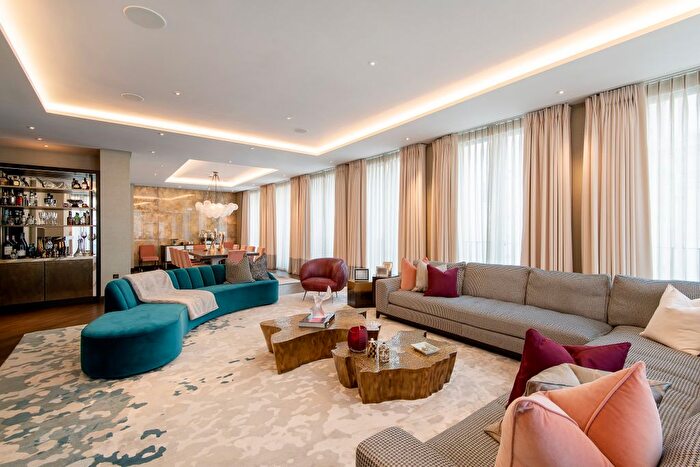 3 Bedroom Flat For Sale In South Audley Street, Mayfair, London, W1K