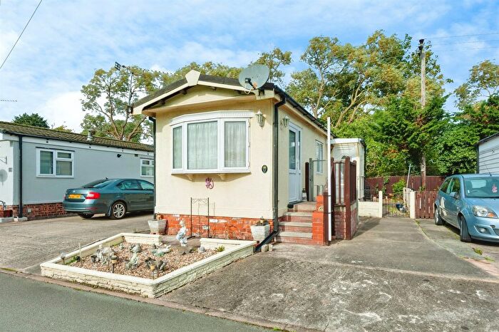 2 Bedroom Mobile/park Home For Sale In Marsh Lane, Frodsham, WA6