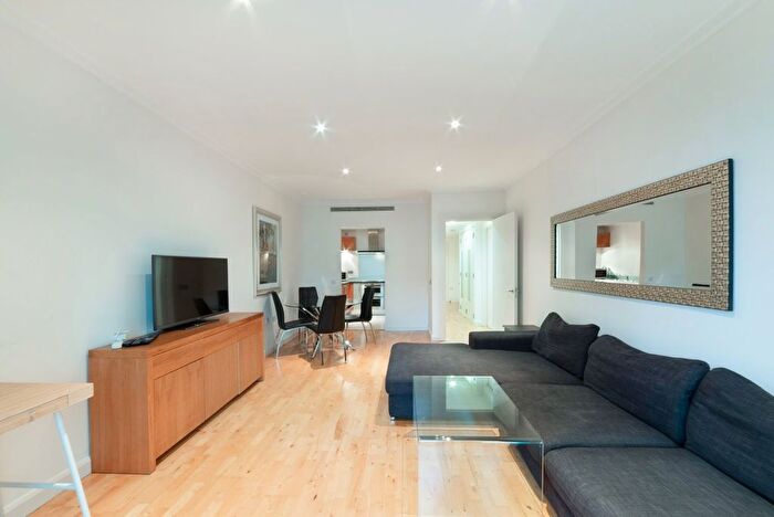 2 Bedroom Flat To Rent In Discovery Dock Apartments East, South Quay Square, Docklands, London, E14