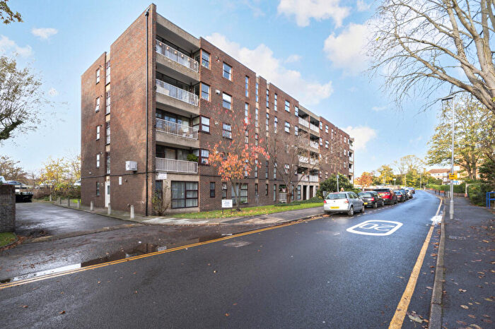 1 Bedroom Apartment For Sale In Glenbuck Road, Surbiton, KT6