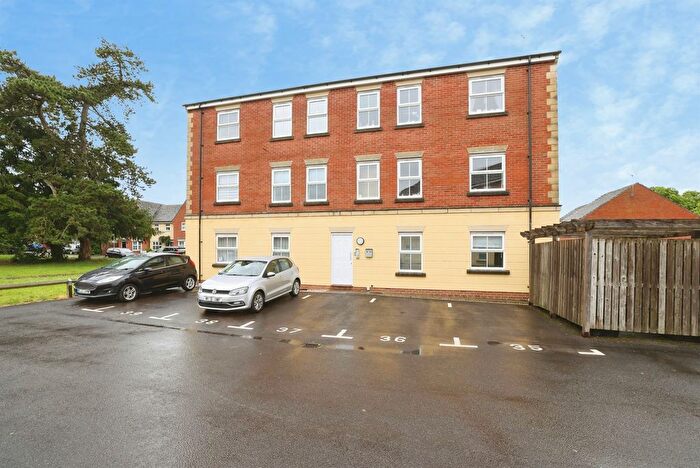 2 Bedroom Flat For Sale In Franklyn Road, Devizes, SN10