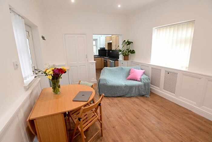 1 Bedroom Apartment To Rent In Carlisle Street, Splott, CF24